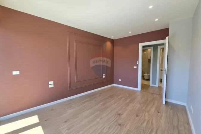 Tirane, jepet me qera zyre , 125 m² 1.600 € (Lake View Residences, Liqeni i Tiranes)