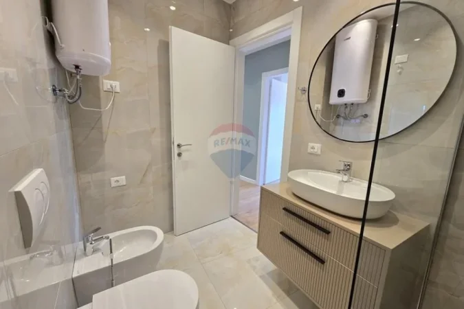 Tirane, jepet me qera zyre , 125 m² 1.600 € (Lake View Residences, Liqeni i Tiranes)