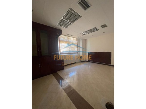 Tirane, shitet apartament 3+1+2 Kati 1, 137 m² 240.000 € (Mine Peza)