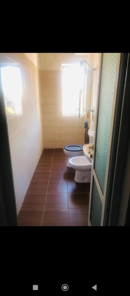 Tirane, jepet me qera apartament 1+1 Kati 4, 65 m² 600 € (Prane Bar Votra, Brryl, Tirane.)