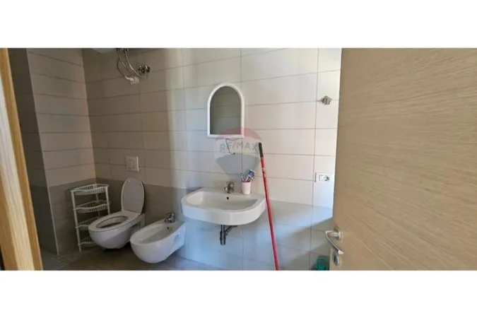 Tirane, jepet me qera apartament 3+1+Ballkon , 127 m² 600 € (Green City, Unaza e Re)