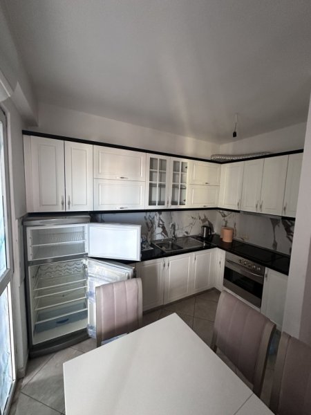 Tirane, jepet me qera apartament 2+1 Kati 8, 120 m² 600 € (Mbrapa globe)