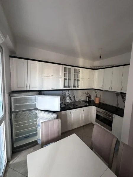 Tirane, jepet me qera apartament 2+1 Kati 8, 120 m² 600 € (Mbrapa globe)