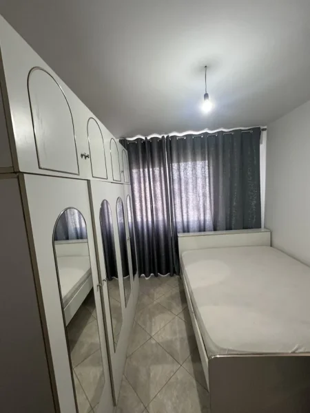 Tirane, jepet me qera apartament 2+1 Kati 8, 120 m² 600 € (Mbrapa globe)