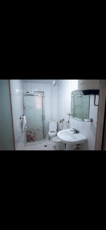 Tirane, jepet me qera apartament 3+1 Kati 4,(Air BNB) 85 m² 750 € (Rruga Tefta Tasho Koço, Pazari i Ri, Tiranë.)