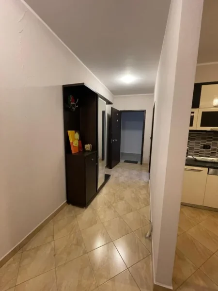 Tirane, jepet me qera apartament 2+1+Ballkon Kati 6, 120 m² 690 € Ne Xhamllik, Tirane