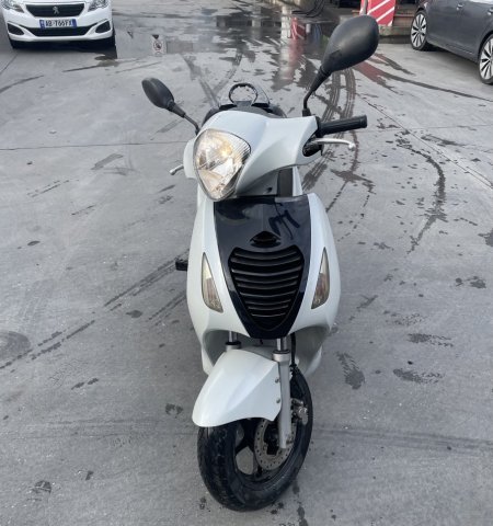 Tirane, shes motor Honda ps 125cc , e bardhë 26.700 km 1.700 €