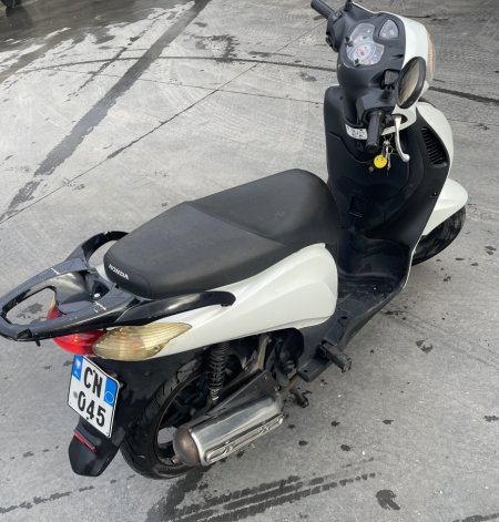 Tirane, shes motor Honda ps 125cc , e bardhë 26.700 km 1.700 €