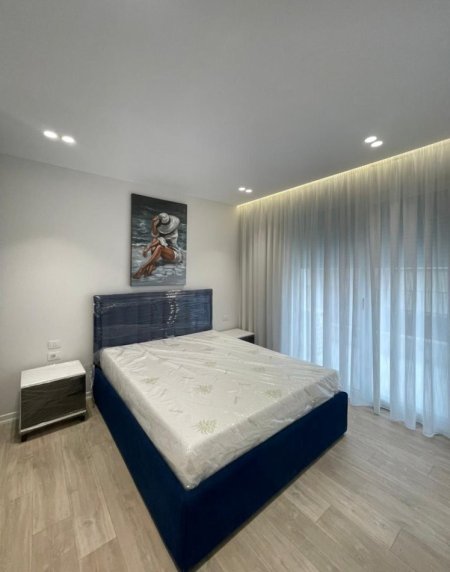Tirane, jepet me qera apartament 2+1+Verande,  Kati 2, 103 m² 1.200 € (Kompleksi Fz), pamje e plote nga Liqeni i Thate