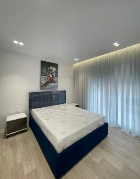 Tirane, jepet me qera apartament 2+1+Verande,  Kati 2, 103 m² 1.150 € (Kompleksi Fz), pamje e plote nga Liqeni i Thate