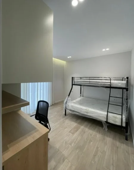 Tirane, jepet me qera apartament 2+1+Verande,  Kati 2, 103 m² 1.150 € (Kompleksi Fz), pamje e plote nga Liqeni i Thate