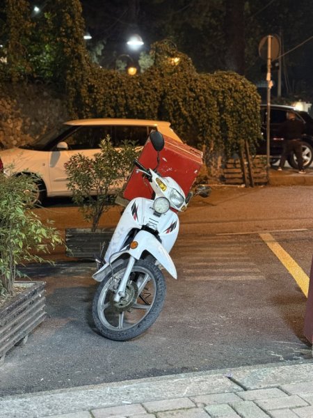 Tirane, shes motor , 700 €