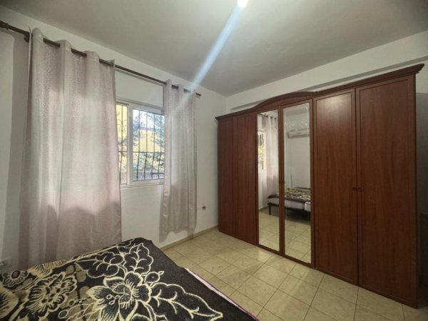 Tirane, jepet me qera apartament 1+1+Ballkon Kati 1, 60 m² 350 € (Afër shkollës “1 Qershori”)