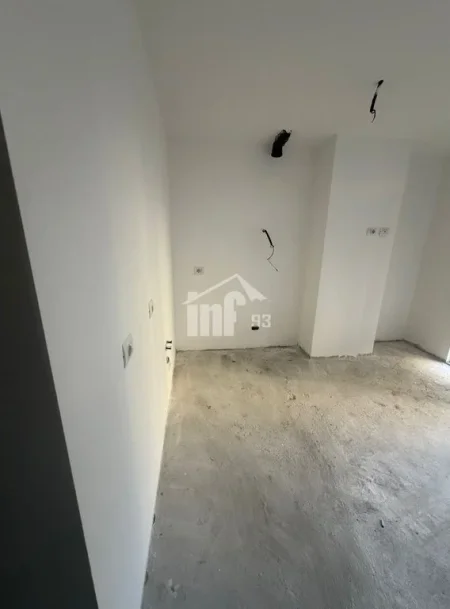 Tirane, jepet me qera zyre Kati 1, 48 m² 550 € (PRANË RRUGËS “MYSLYM SHYRI”)