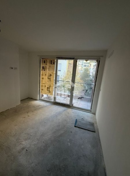 Tirane, jepet me qera zyre Kati 1, 48 m² 550 € (PRANË RRUGËS “MYSLYM SHYRI”)