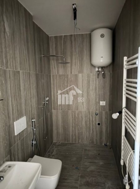 Tirane, jepet me qera zyre Kati 1, 48 m² 550 € (PRANË RRUGËS “MYSLYM SHYRI”)
