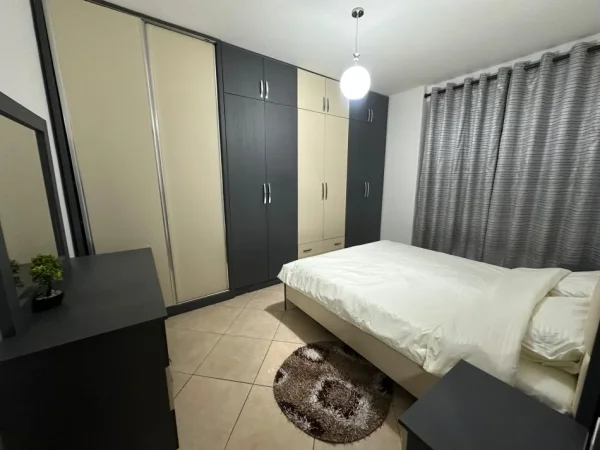 Tirane, jepet me qera apartament 2+1+Ballkon Kati 3, 106 m² 800 € (Rruga Jordan Misja, Kompleksi Gener 2)