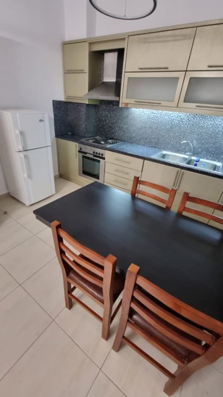 Jepet me Qira Apartament 1+1 i mobiluar  ne Astir (te Ozone),   450 €URO