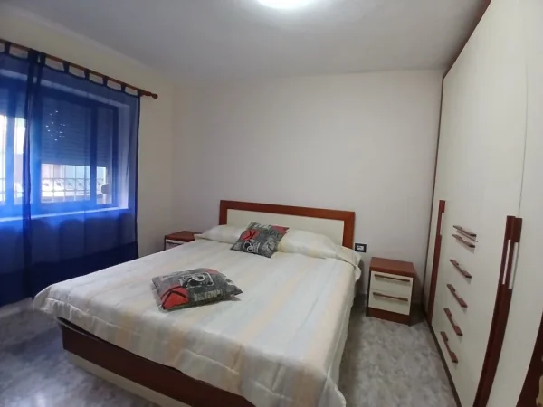 Tirane, jepet me qera apartament 1+1+Ballkon Kati 1, 72 m² 500 € (Myslym shyr)