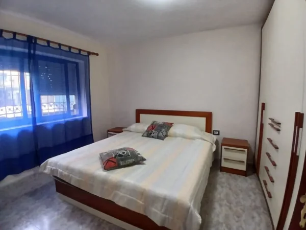 Tirane, jepet me qera apartament 1+1+Ballkon Kati 1, 72 m² 500 € (Myslym shyr)