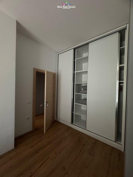 Tirane, jepet me qera apartament 1+1+Ballkon Kati 4, 72 m² 750 € (Square 21, Rruga e Kavajes)