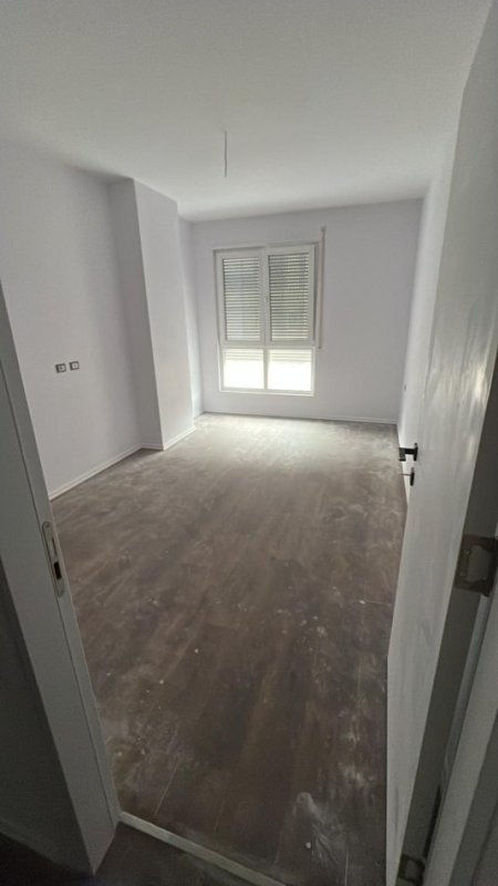 Tirane, jepet me qera apartament 2+1 Kati 5, 90 m² 400 € (Rruga 5 Maji)