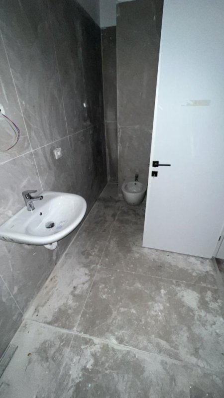 Tirane, jepet me qera apartament 2+1 Kati 5, 90 m² 400 € (Rruga 5 Maji)