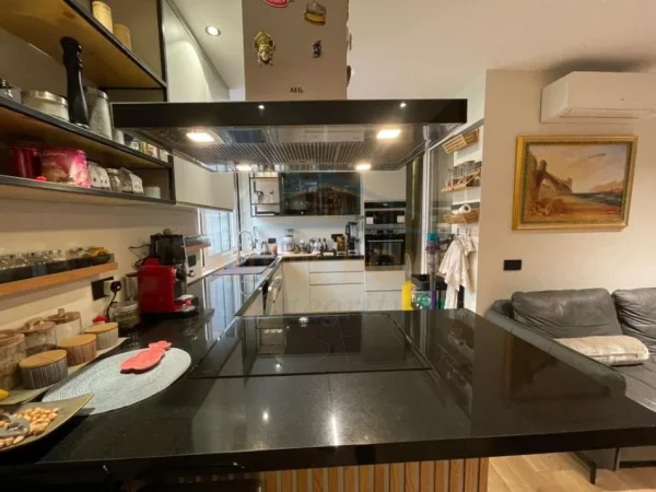 Tirane, jepet me qera apartament 2+1 Kati 4, 99 m² 1.500 € (Shallavaret)