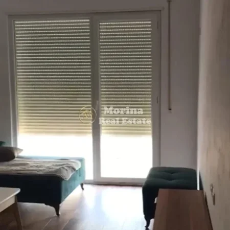 Tirane, jepet me qera apartament 1+1 Kati 6, 60 m² 300 € (Shkoze)