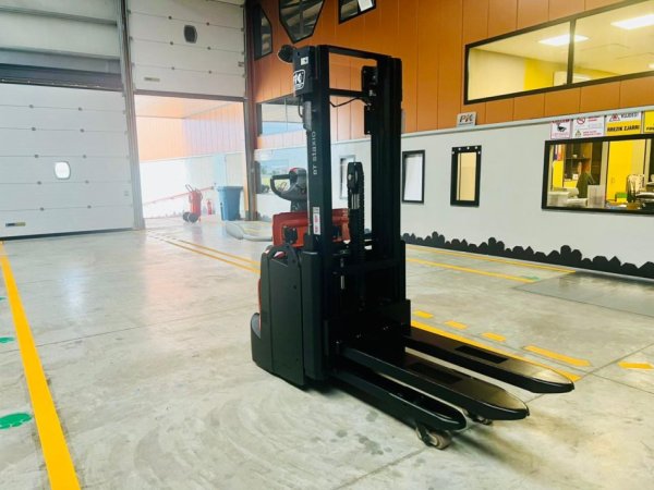 Lushnje, SHITET TRANSPALET ELEKTRIK TOYOTA SPE140