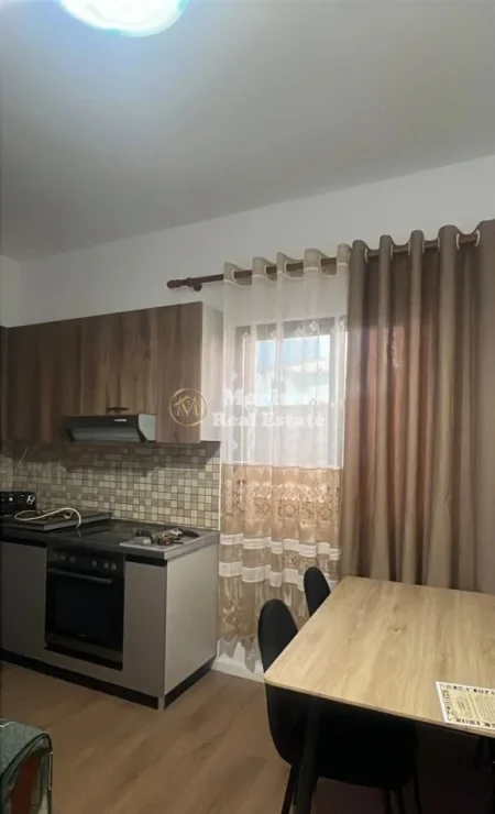 Tirane, jepet me qera apartament 1+1 Kati 1, 70 m² 400 € (Jordan Misja)