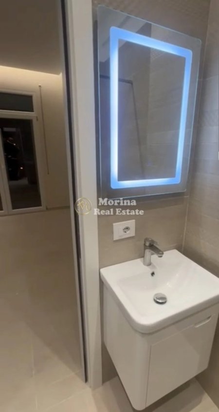 Tirane, jepet me qera garsonier Kati 4, 40 m² 300 € (Rruga 5 Maji)
