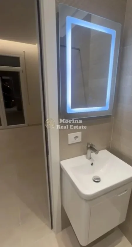 Tirane, jepet me qera garsonier Kati 4, 40 m² 300 € (Rruga 5 Maji)