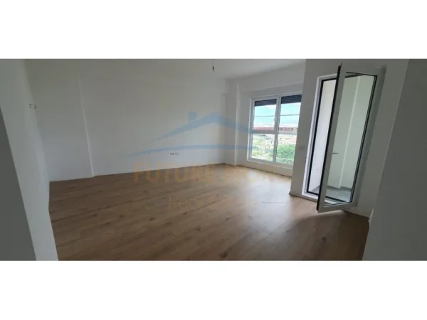 Tirane, jepet me qera apartament 1+1 Kati 3, 64 m² 500 € (Bulevardi i Ri)