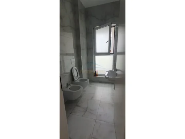 Tirane, jepet me qera apartament 1+1 Kati 3, 64 m² 500 € (Bulevardi i Ri)