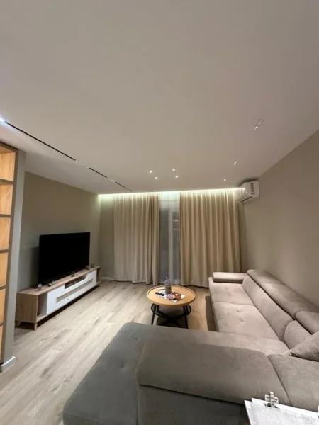 Tirane, jepet me qera apartament 2+1+Aneks+Ballkon Kati 2, 120 m² 650 € (BULEVARDI MIGJENI)