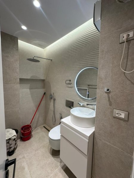 Tirane, jepet me qera apartament 2+1+Aneks+Ballkon Kati 2, 120 m² 650 € (BULEVARDI MIGJENI)