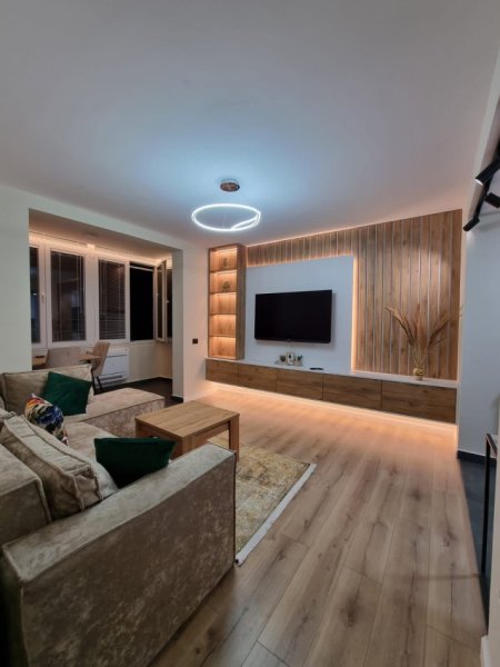 Tirane, jepet me qera apartament 1+1 Kati 11, 70 m² 800 € (Pazari i Ri)