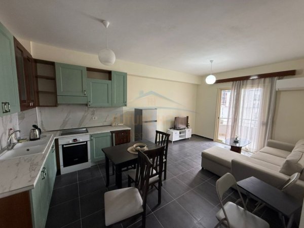 Tirane, jepet me qera apartament 2+1 Kati 4, 80 m² 500 € (Lungomare)