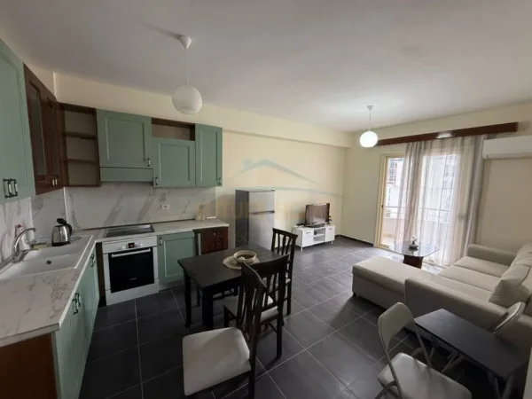 Tirane, jepet me qera apartament 2+1 Kati 4, 80 m² 500 € (Lungomare)