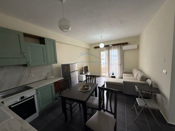 Tirane, jepet me qera apartament 2+1 Kati 4, 80 m² 500 € (Lungomare)