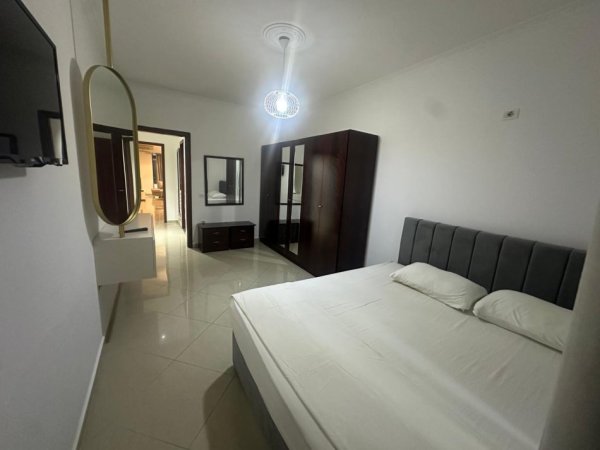 Tirane, jepet me qera apartament 1+1 Kati 8, 80 m² 430 € (astir)