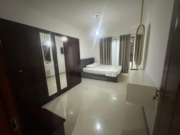 Tirane, jepet me qera apartament 1+1 Kati 8, 80 m² 430 € (astir)