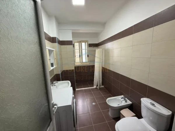 Tirane, jepet me qera apartament 2+1 Kati 4, 80 m² 500 € (Lungomare)