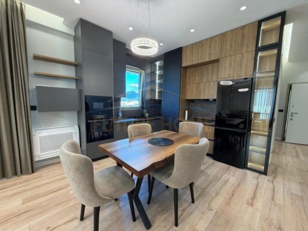 Tirane, jepet me qera apartament 2+1 , 140 m² 2.100 € (Air Albania)