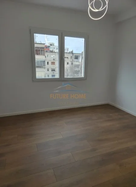 Tirane, shitet apartament 1+1 Kati 4, 35 m² 88.000 € (Tregu elektrik)