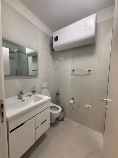 Tirane, jepet me qera apartament 2+1 Kati 4, 75 m² 800 € (MYSLYM SHYRI)