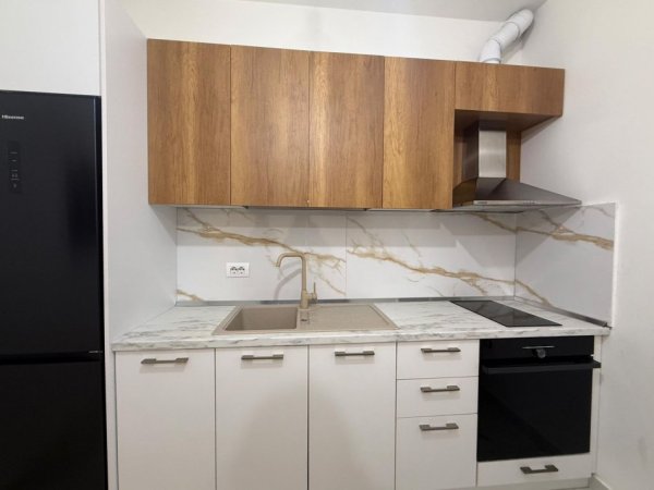 Tirane, jepet me qera apartament 2+1 Kati 4, 75 m² 800 € (MYSLYM SHYRI)