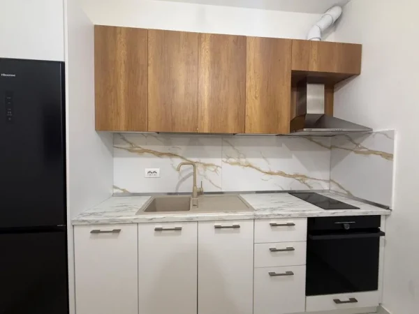 Tirane, jepet me qera apartament 2+1 Kati 4, 75 m² 800 € (MYSLYM SHYRI)