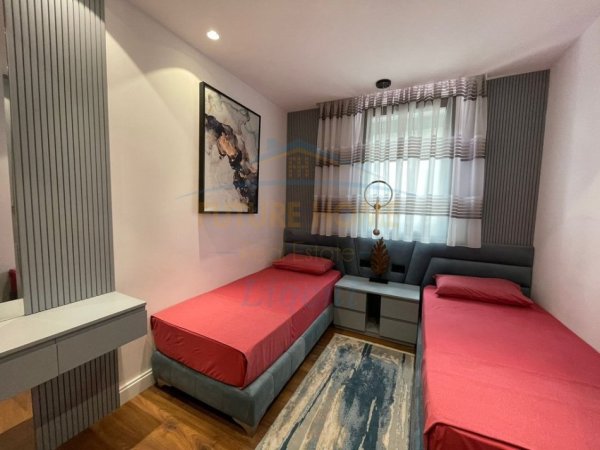 Tirane, jepet me qera apartament 3+1 Kati 0, 156 m² 4.500 € 